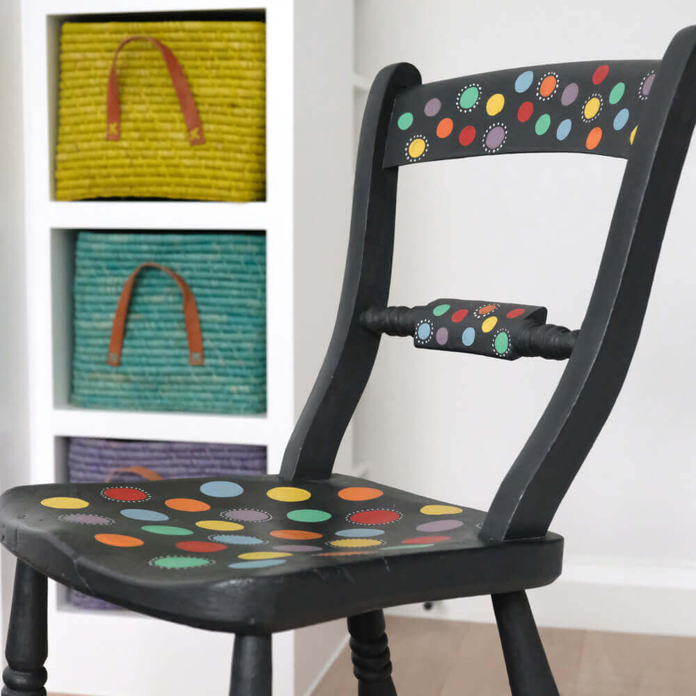 Tinta lousa para renovar os móveis