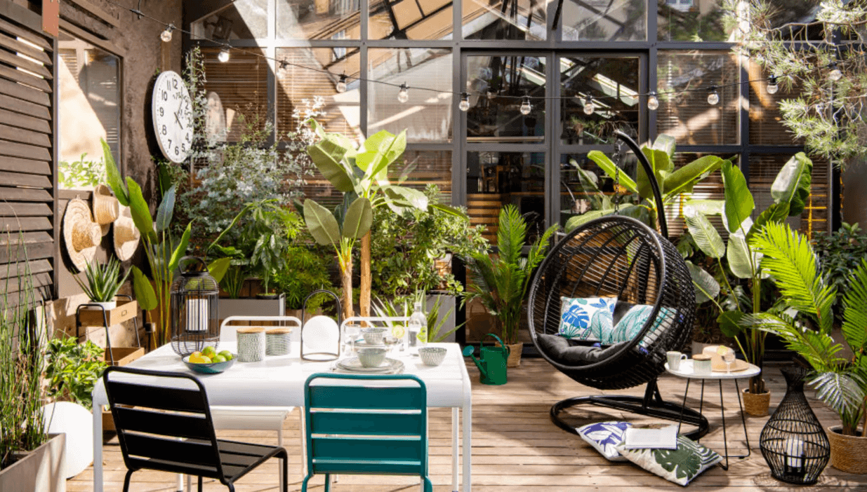 As melhores cadeiras suspensas para uma casa chique