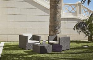 5 tipos de assentos feitos de rattan sintético