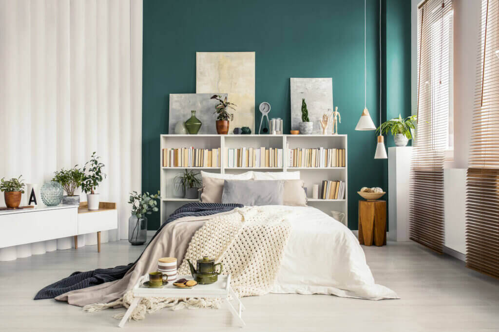 Combinação do verde-garrafa com o branco